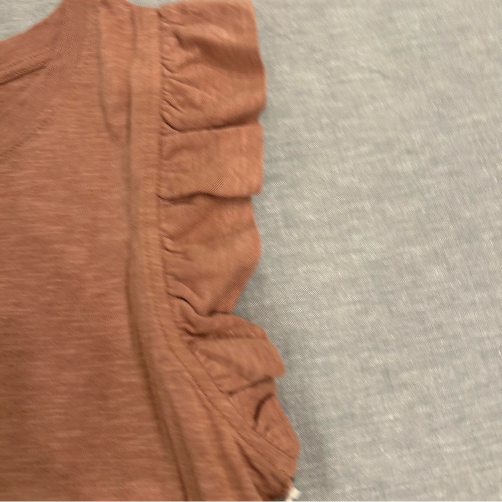 NWT Ruffle sleeve tank - Picture 4 of 7